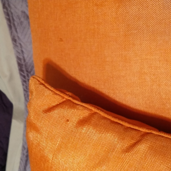 Throw pillows - Picture 2 of 2